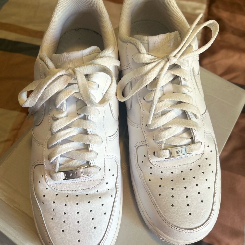 Nike Air Force 1 '07 in White and Gray - Picture 2 of 4